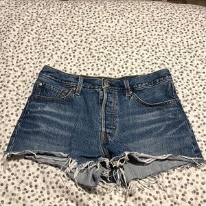 High waisted dark wash Levi’s jean shorts